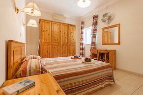 Pool and Sea, Penthouse Merill Apart 6