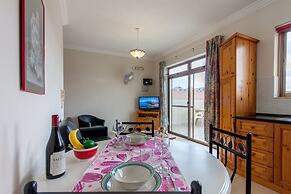 Pool and Sea, Penthouse Merill Apart 6