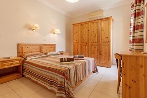 Pool and Sea, Penthouse Merill Apart 6