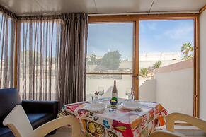 Pool and Sea, Penthouse Merill Apart 7