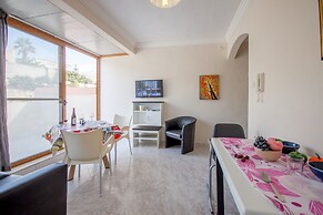 Pool and Sea, Penthouse Merill Apart 7