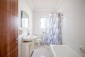 Pool and Sea, Penthouse Merill Apart 7