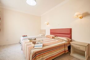 Pool and Sea, Penthouse Merill Apart 7