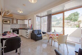 Pool and Sea, Penthouse Merill Apart 7