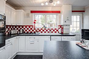 MPL Apartments - Woodside House by Harry Potter Studios
