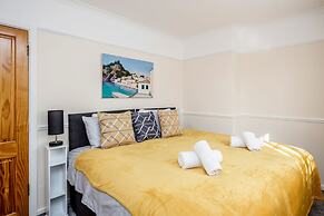 MPL Apartments - Woodside House by Harry Potter Studios