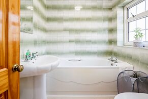 MPL Apartments - Woodside House by Harry Potter Studios