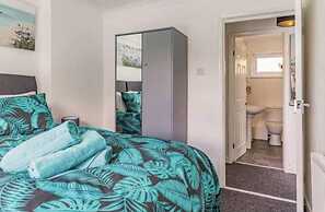 Lovely Apartment 1 King 4 Single Beds