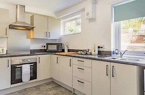 Lovely Apartment 1 King 4 Single Beds