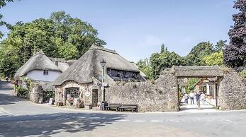 Lovely Apartment 1 King 4 Single Beds