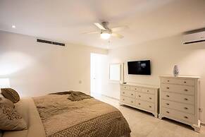 Garden View Condo in Maho