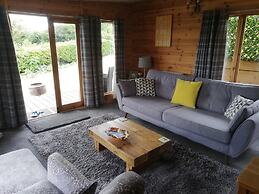 Peaceful Cabin Retreat in Skegby