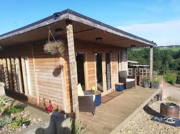 Peaceful Cabin Retreat in Skegby