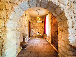 Ala Stone Hotel