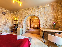 Ala Stone Hotel