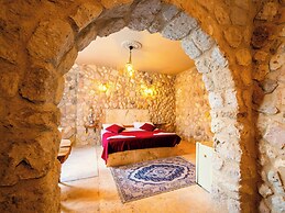 Ala Stone Hotel