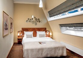 Crown Palace Apartments by Adrez