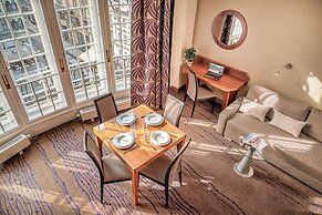 Crown Palace Apartments by Adrez