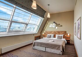 Crown Palace Apartments by Adrez