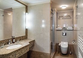 Crown Palace Apartments by Adrez