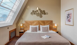 Crown Palace Apartments by Adrez