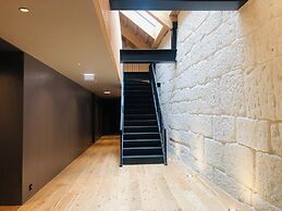 Elegant Downtown Apartment by Vacationy