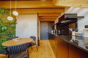Elegant Downtown Apartment by Vacationy