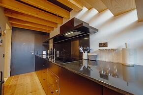 Elegant Downtown Apartment by Vacationy
