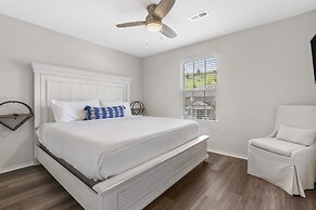 Hillside Cottage in The Vineyards Resort!