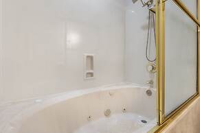 All Fore the Best - Onsite Amenities