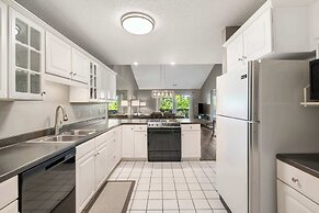 Pool View Oasis - Community Amenities