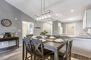 Pool View Oasis - Community Amenities