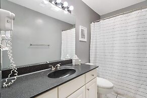 Pool View Oasis - Community Amenities