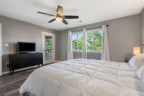 Pool View Oasis - Community Amenities