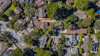 Quaint Carmel - Bungalow Close to Beach