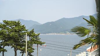 Namhae Arabyeoldom Pension