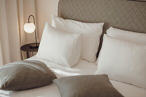 Downtown Penthouse With River View