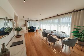 Downtown Penthouse With River View