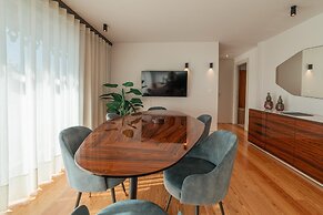 Downtown Penthouse With River View