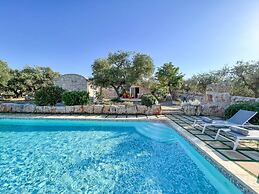 TD Trulli Locobello Stylish Cozy Trulli w Pool