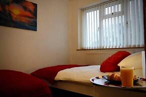 Captivating 4-bed House in Milton Keynes