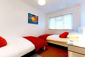 Captivating 4-bed House in Milton Keynes