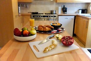 Captivating 4-bed House in Milton Keynes