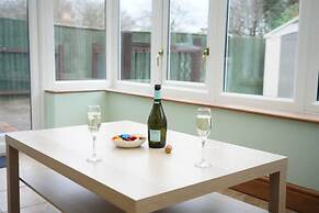 Captivating 4-bed House in Milton Keynes