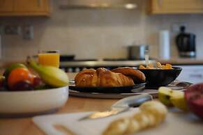 Captivating 4-bed House in Milton Keynes