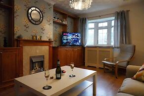 Captivating 4-bed House in Milton Keynes