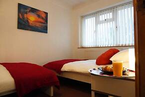 Captivating 4-bed House in Milton Keynes