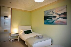 Captivating 4-bed House in Milton Keynes