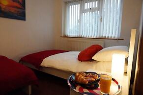 Captivating 4-bed House in Milton Keynes