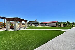 Long-term Stays Family-friendly Communal Pool!